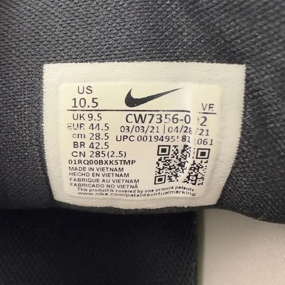 Nike Black White Athletic Running Shoes